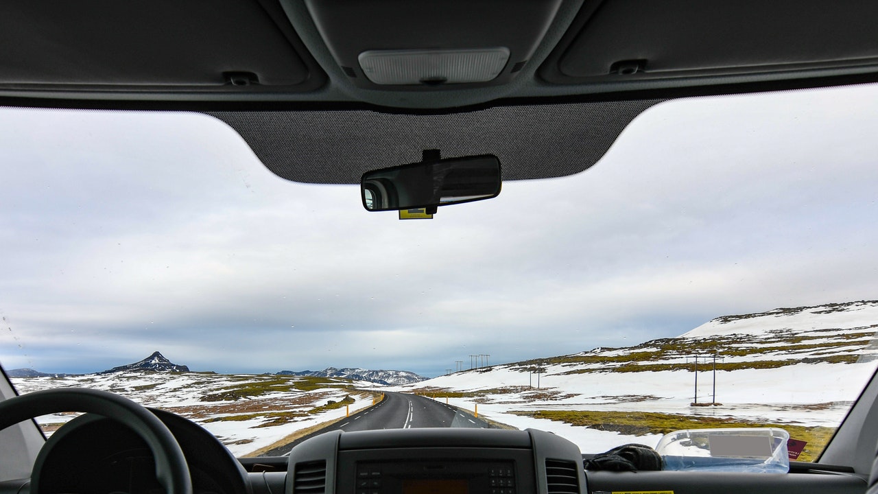 Så lär du dig köra bil säkrare i vinter